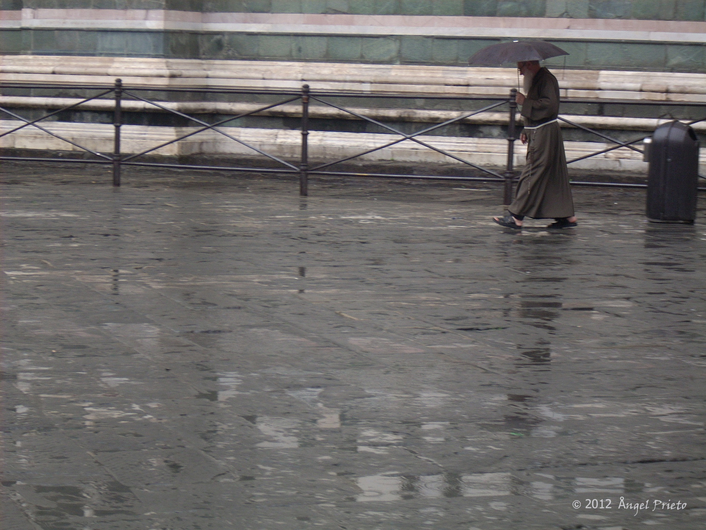 Paseo bajo la lluvia