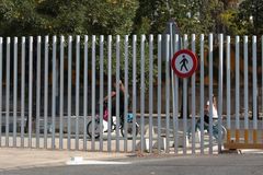 paseo en bicicleta madre e hijo