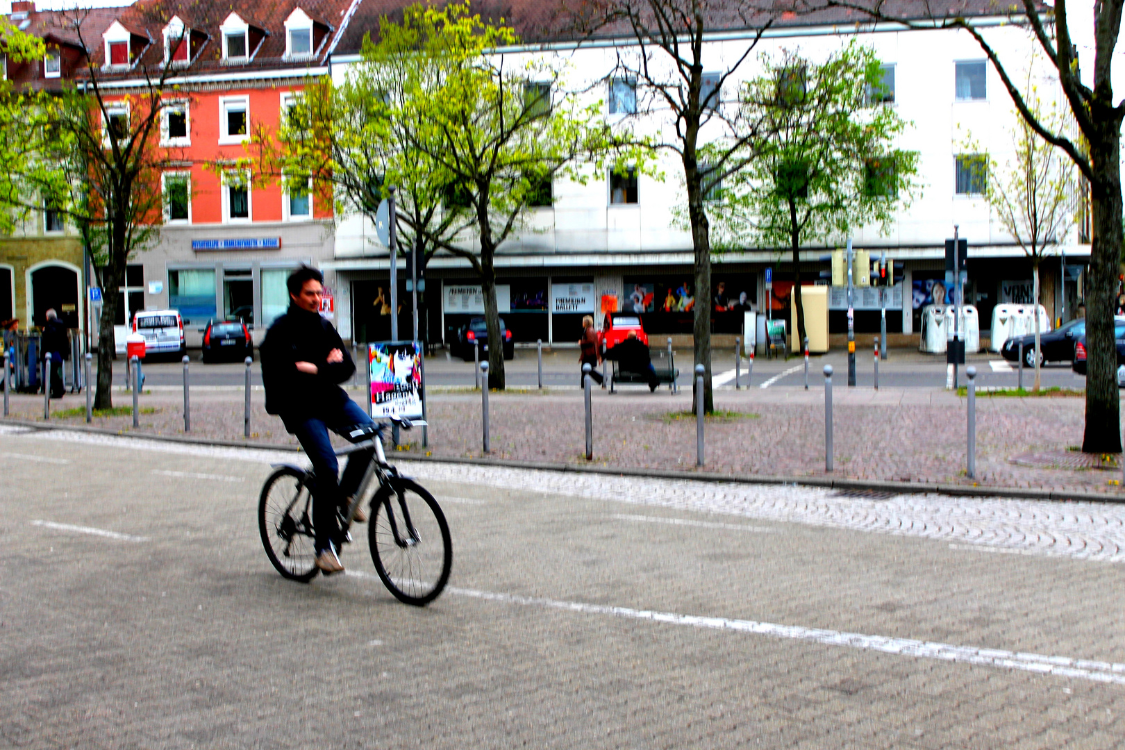 Paseo en bicicleta por las calles de alemania