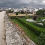 Paseo por el adarve de la muralla lucense.