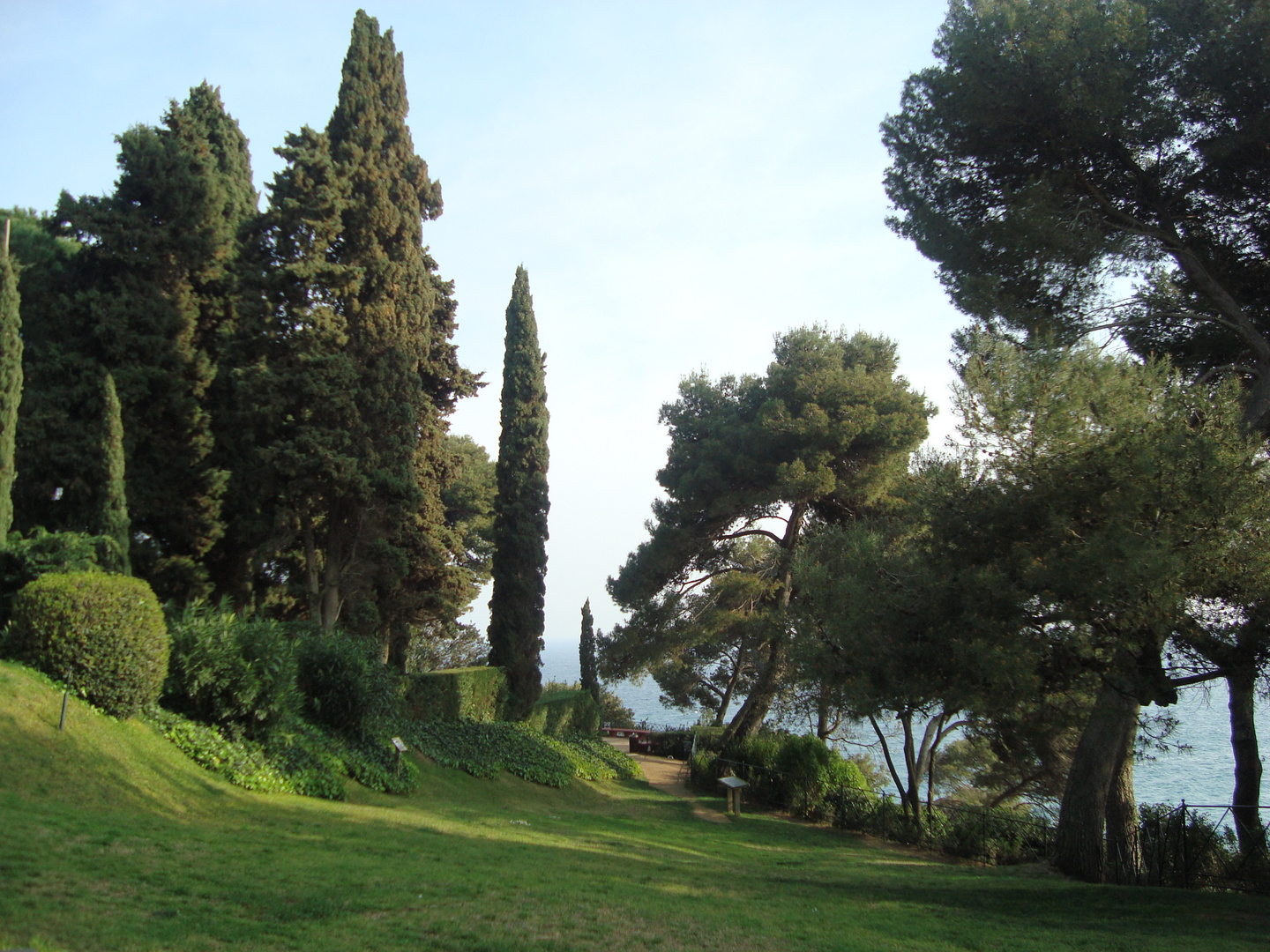 Paseo por el jardin Santa Clotilde LLoret de Mar 