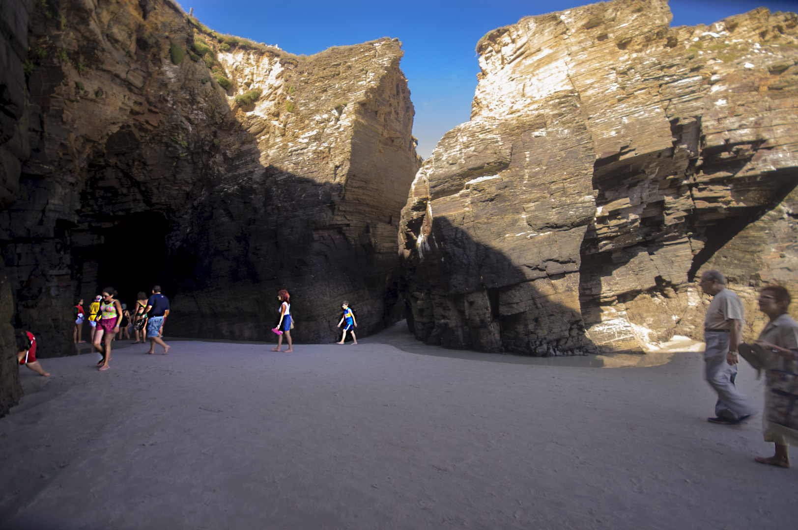 PASEO POR LA PLAYA DE LAS CATEDRALES.