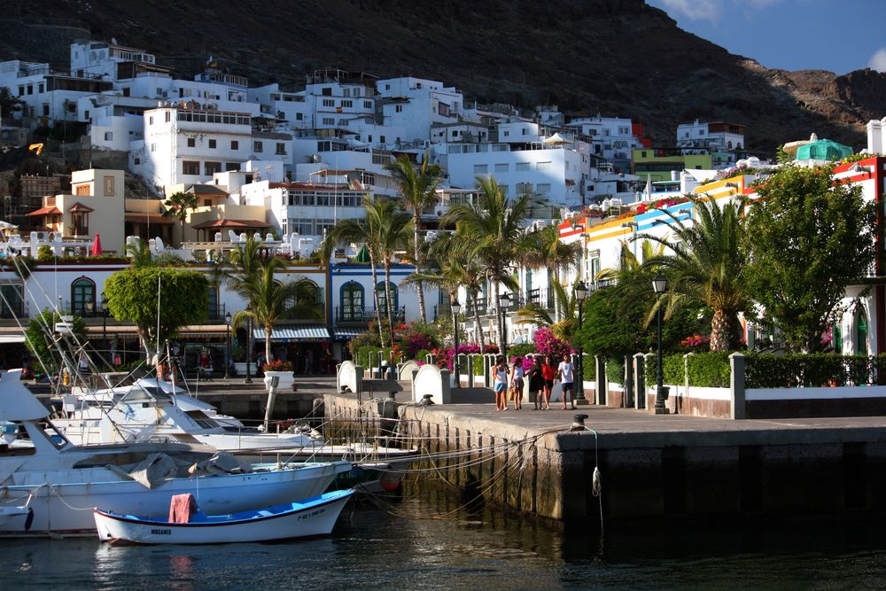 paseo por Puerto de Mogán.