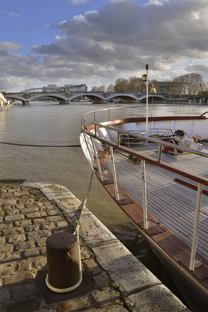 paseo por rio seine