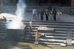Pashupatinath: „Herr des Lebens“ bei Kathmandu ist eine der wichtigsten Tempelstätten des Hinduismus