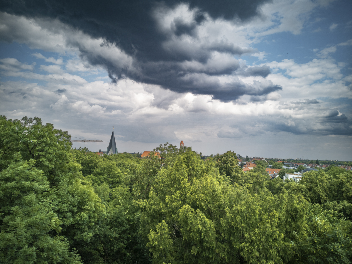 Pasing hat zwei Kirchen und nen Kran.