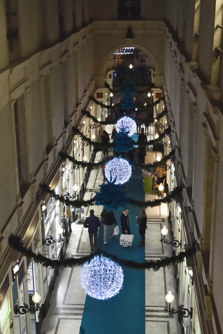 Passage Pommeraye, décoré au couleurs de Noël !