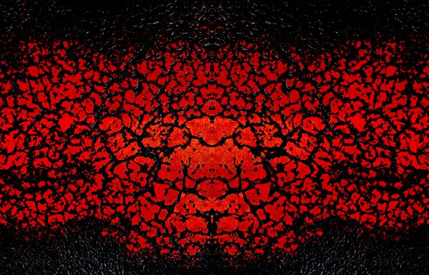  Passage rouge sur l'asphalte, sur le parking d'un centre commercial