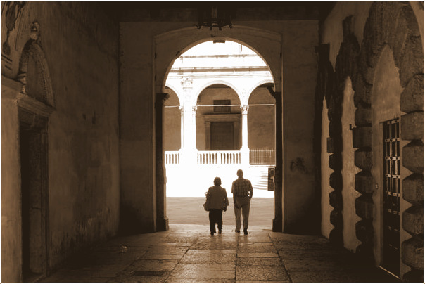 passaggio verso piazza dei Signori o piazza Dante.....