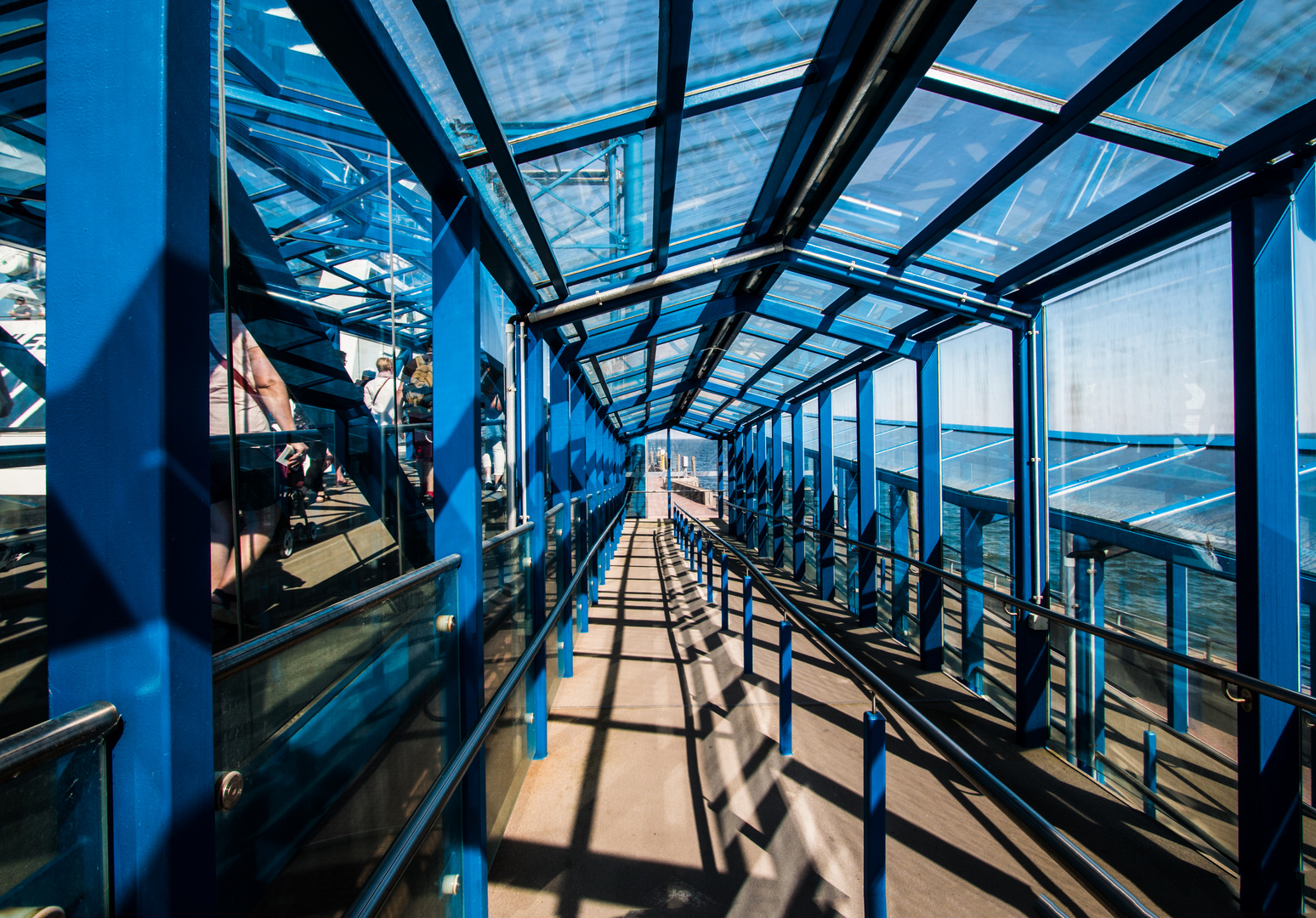 Passagier-Brücke am Hafen von Wyk auf Foehr