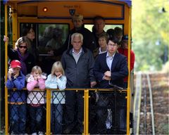 Passagiere auf der Nerobergbahn