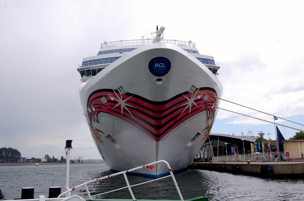 Passagierschiff in Warnemünde