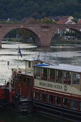 Passagierschiff und Alte Brücke