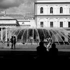 passatempi genovesi in una calda domenica d'estate. DUE CHIACCHIERE IN PIAZZA DEFERRARI