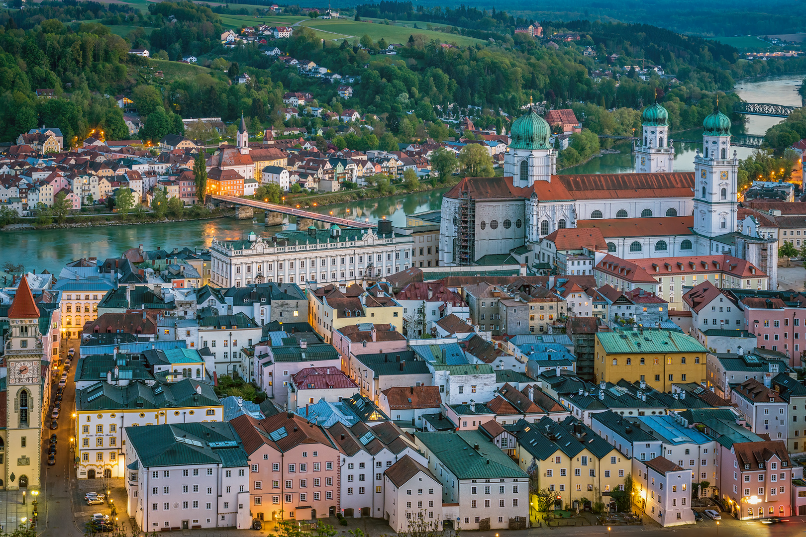 Passau: die Altstadt im abendlichen Zwielicht