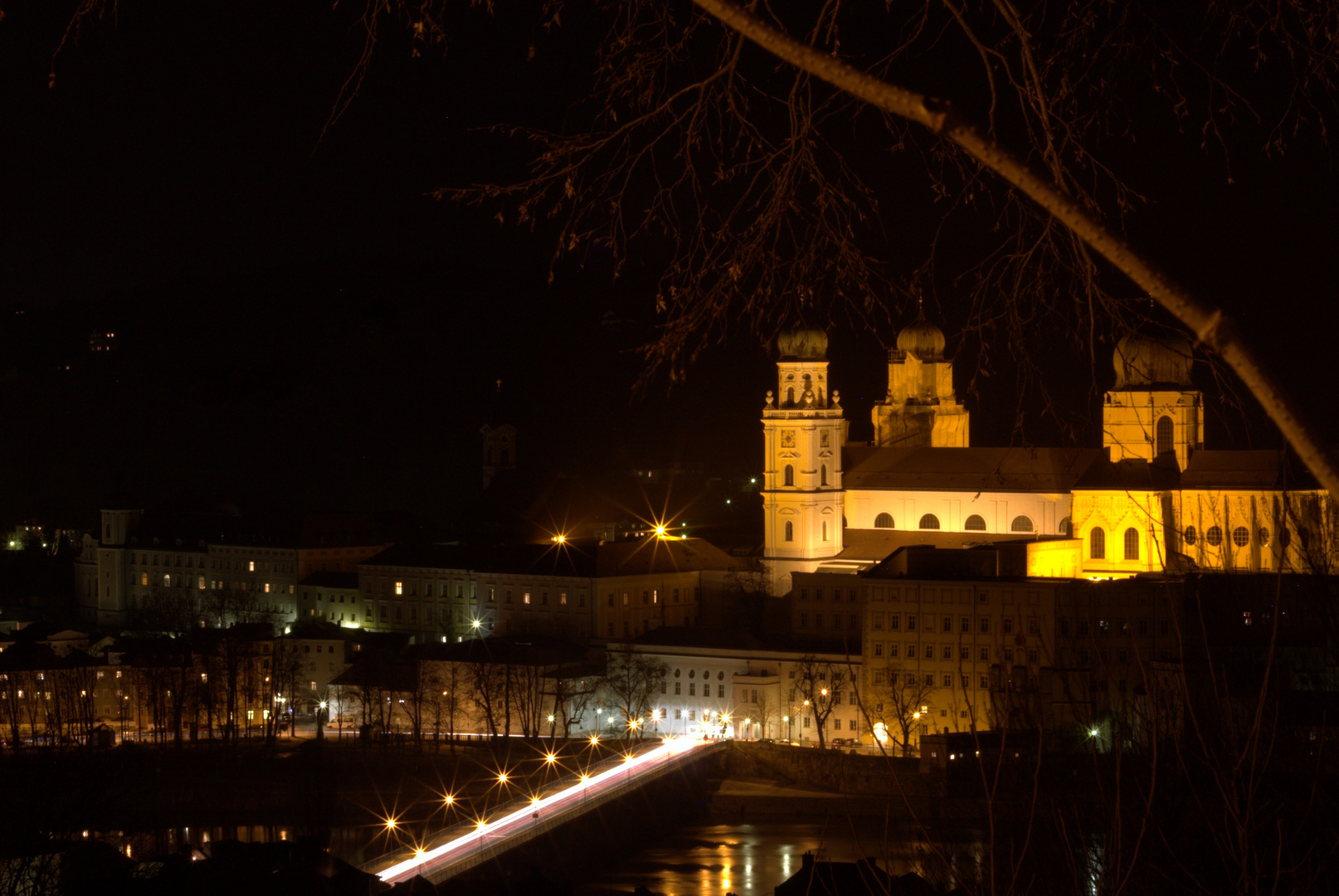 Passauer Dom bei Nacht