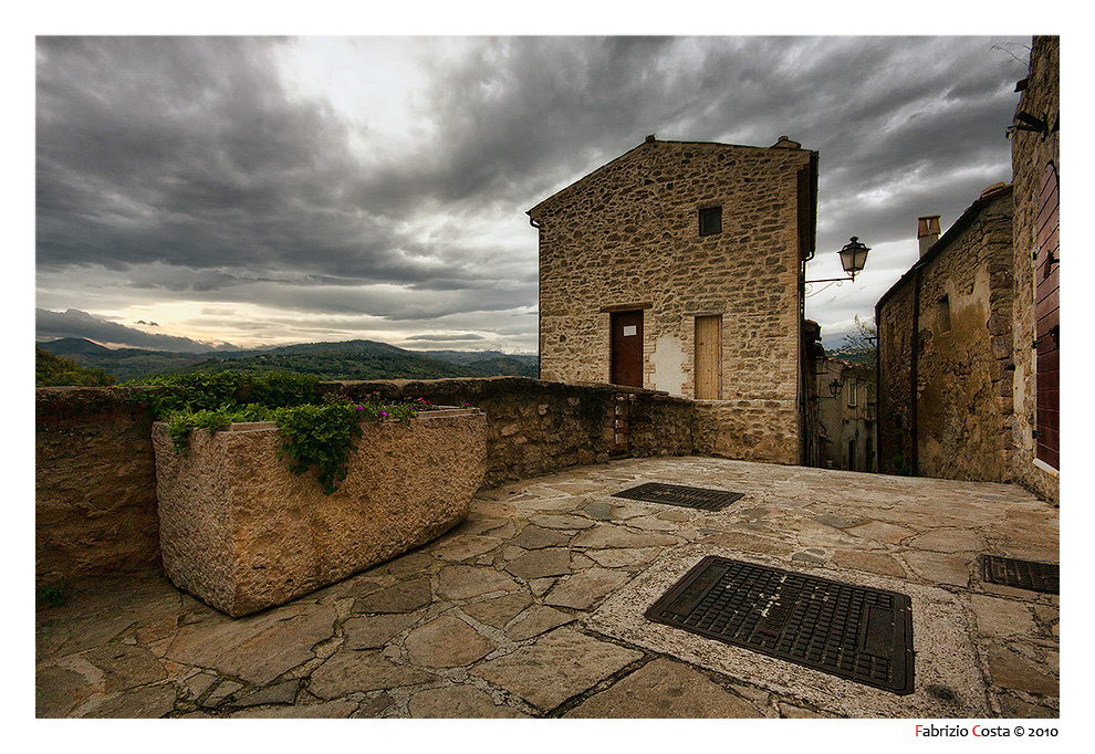 Passeggiando a Roccascalegna