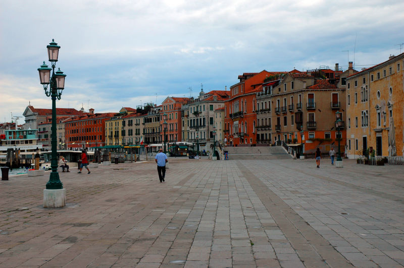 PASSEGGIANDO A VENEZIA