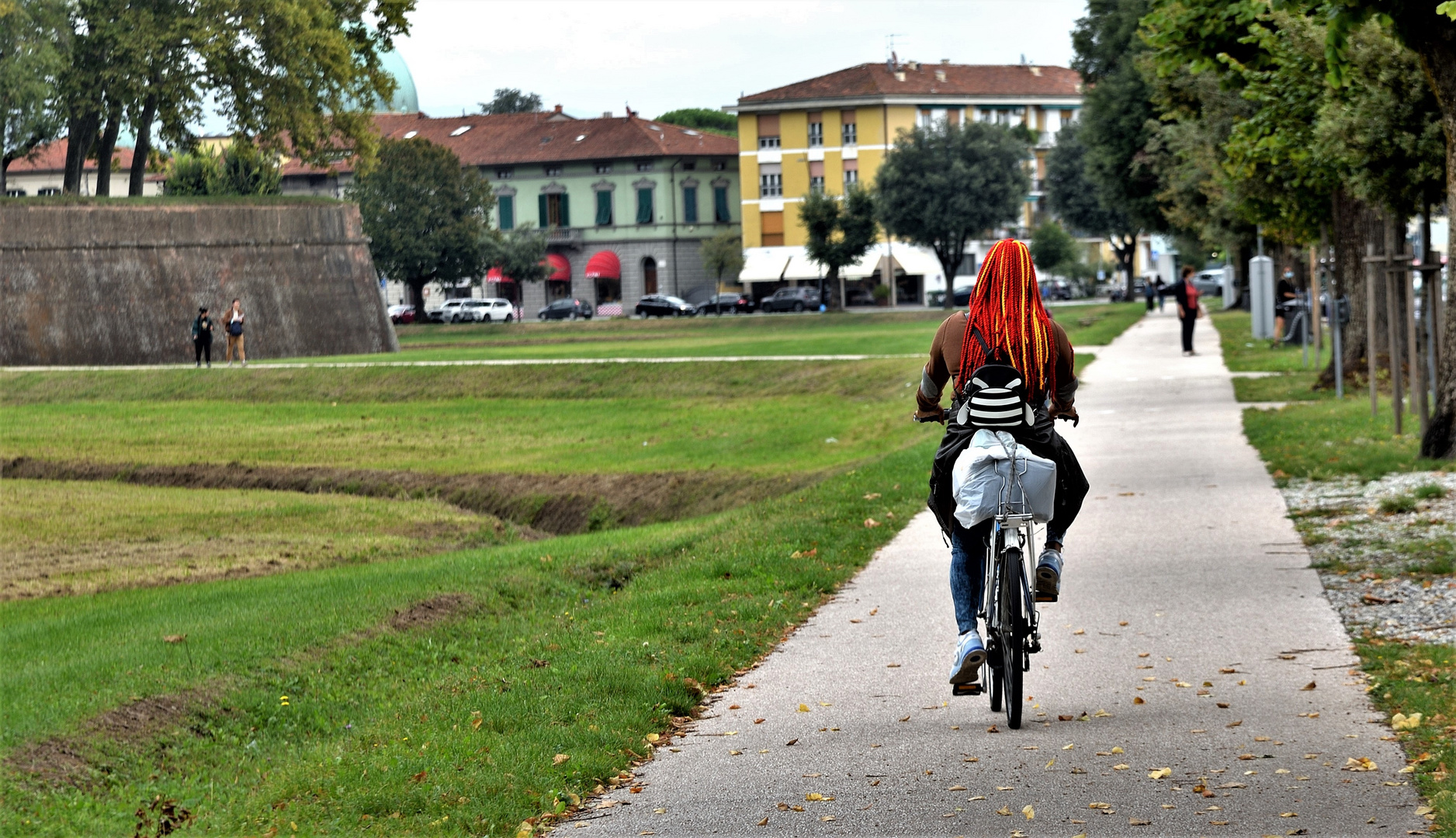 Passeggiando in bicicletta.