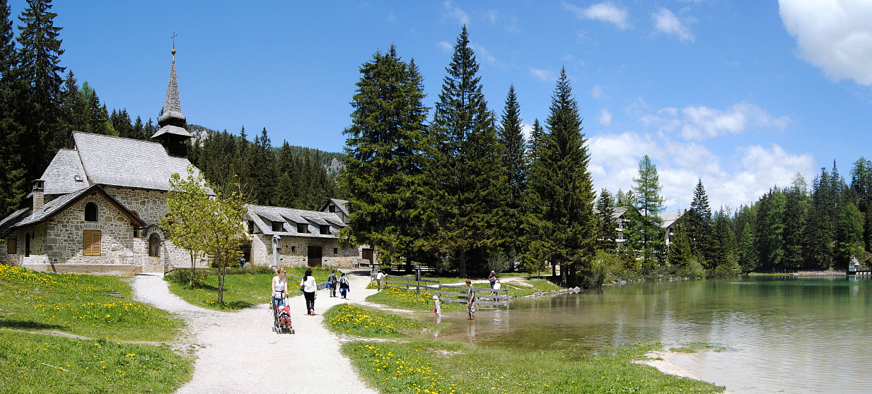 Passeggiando in riva al lago