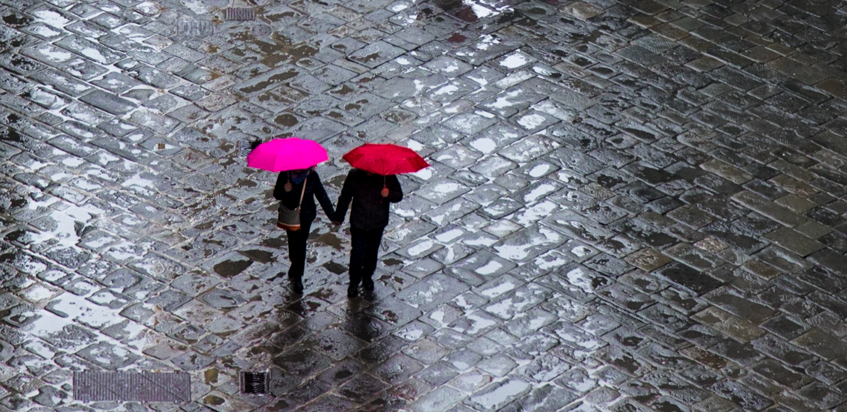 Passeggiando sotto la pioggia