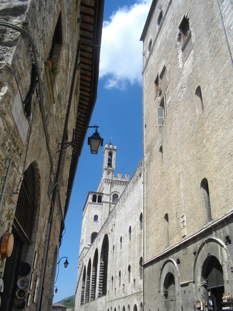 PASSEGGIARE PER GUBBIO