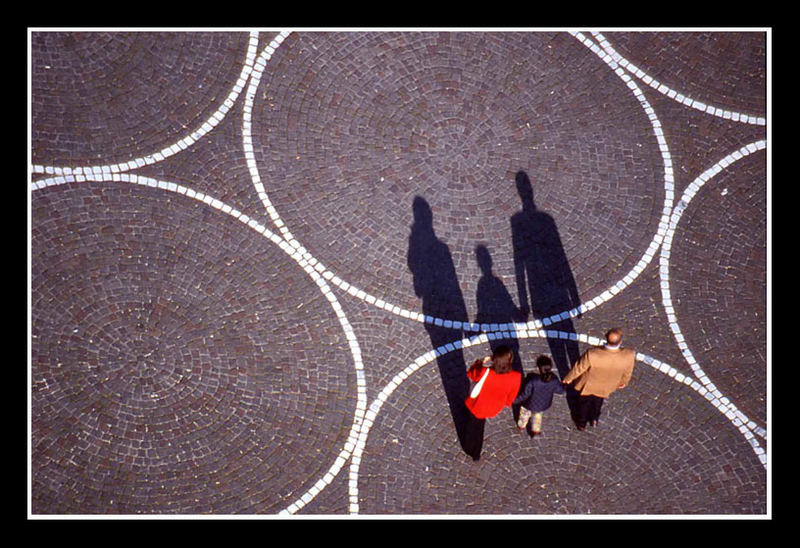 Passeggiata con bambina