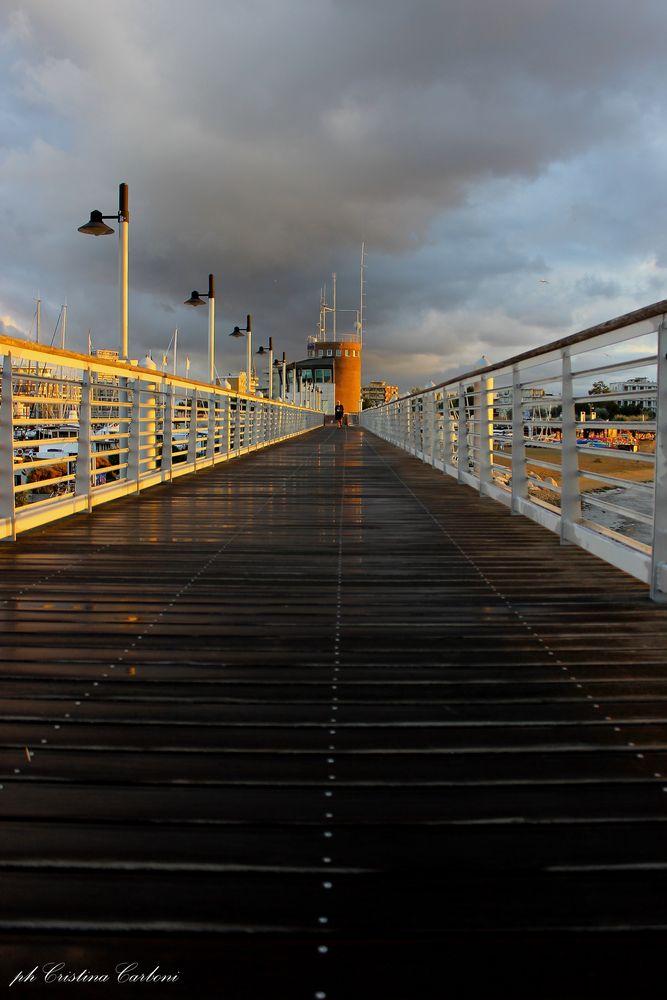 Passeggiata sotto il cielo di Rimini