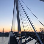 Passerelle de Deux Rives in der Morgendämmerung