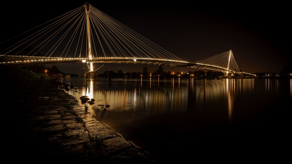 - Passerelle des Deux Rives -