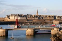 Passerelle et remparts