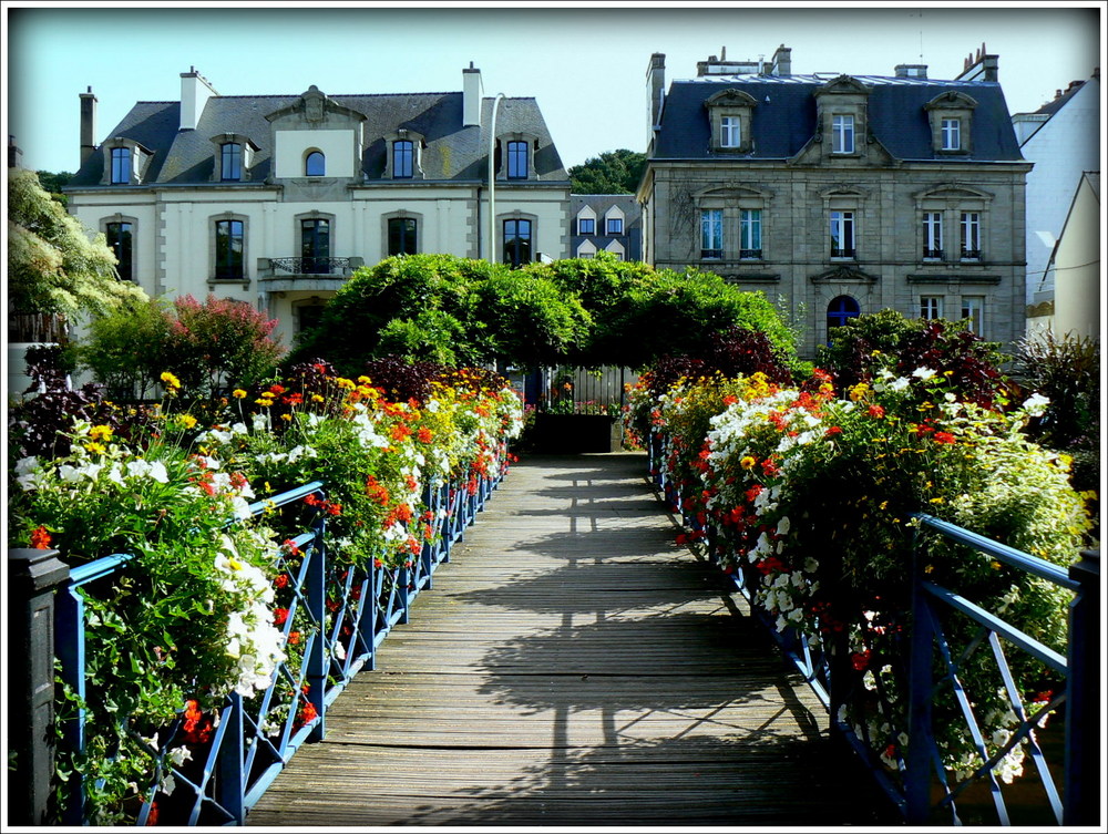 PASSERELLE FLEURIE