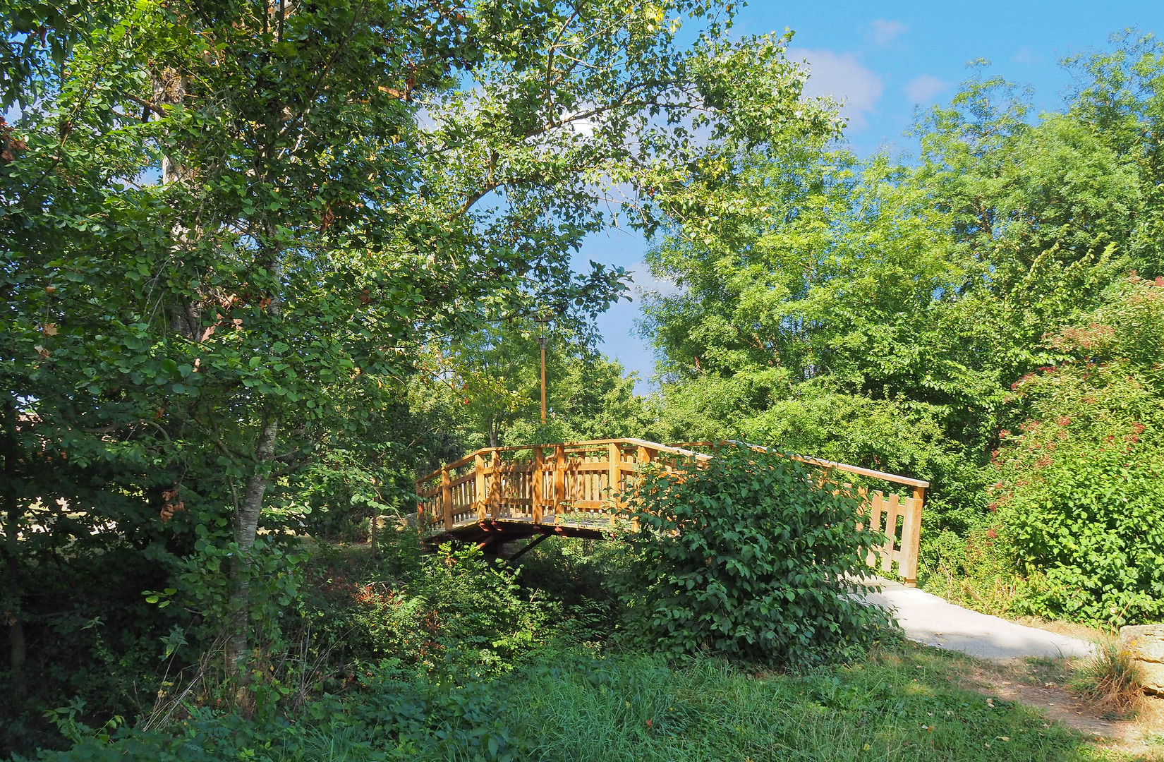 Passerelle sur l’Auzoue à Fourcès