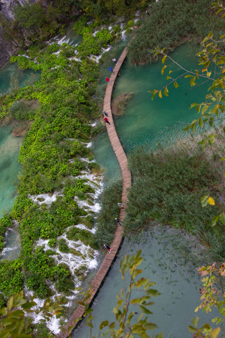 Passerelle sur les lacs de Plitvice.