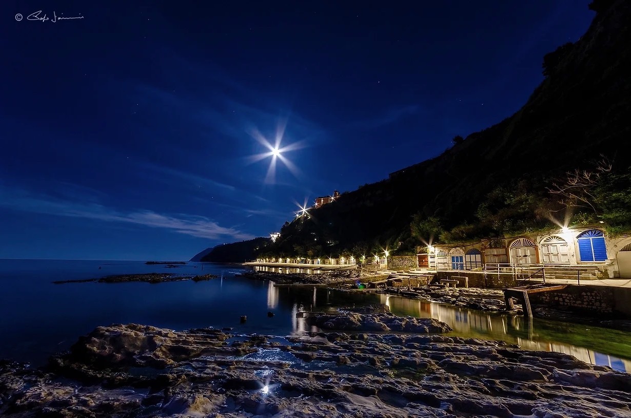 Passetto di Ancona in notturna