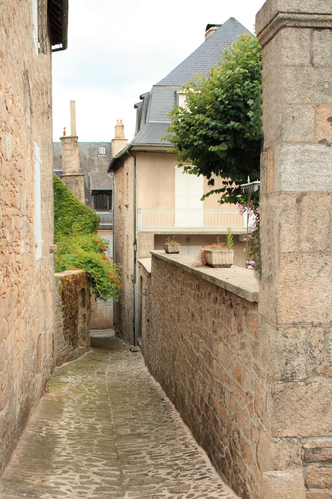 Passez par la ruelle vous en prendrez une autre...