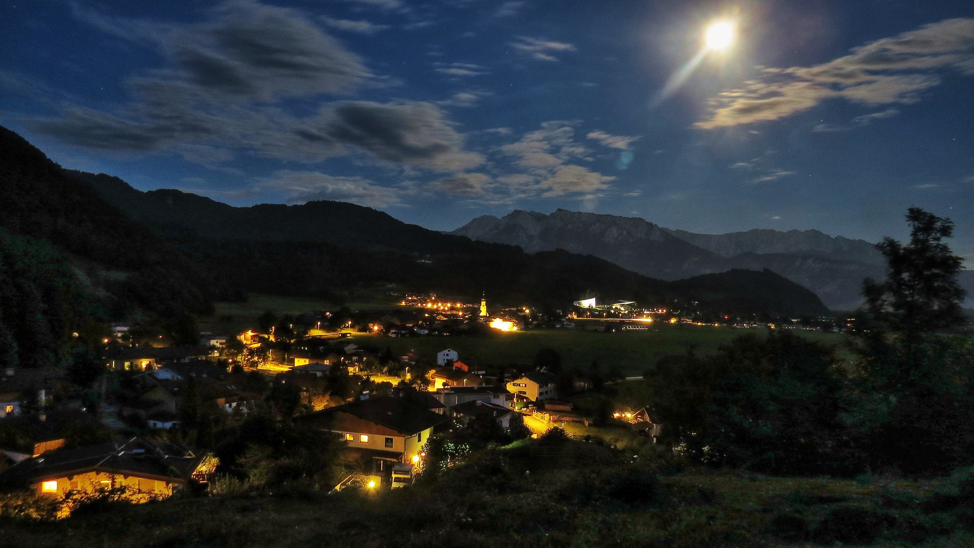 Passionsspielort Erl / Tirol bei Nacht