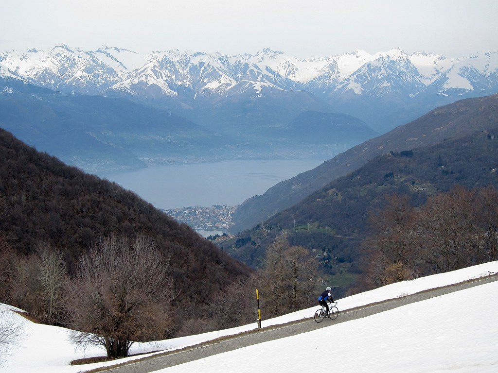 Passo Agueglio, hoch über dem Comer See