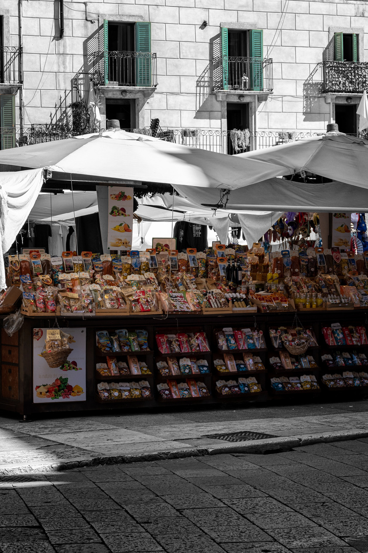 ... pasta & souvenirs ...