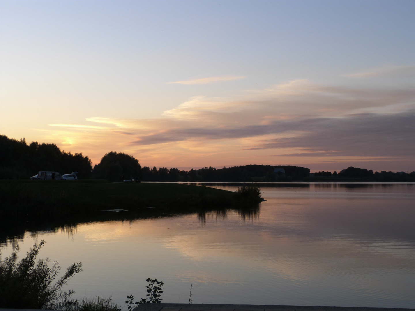 Pastellfarben am Abend überm See