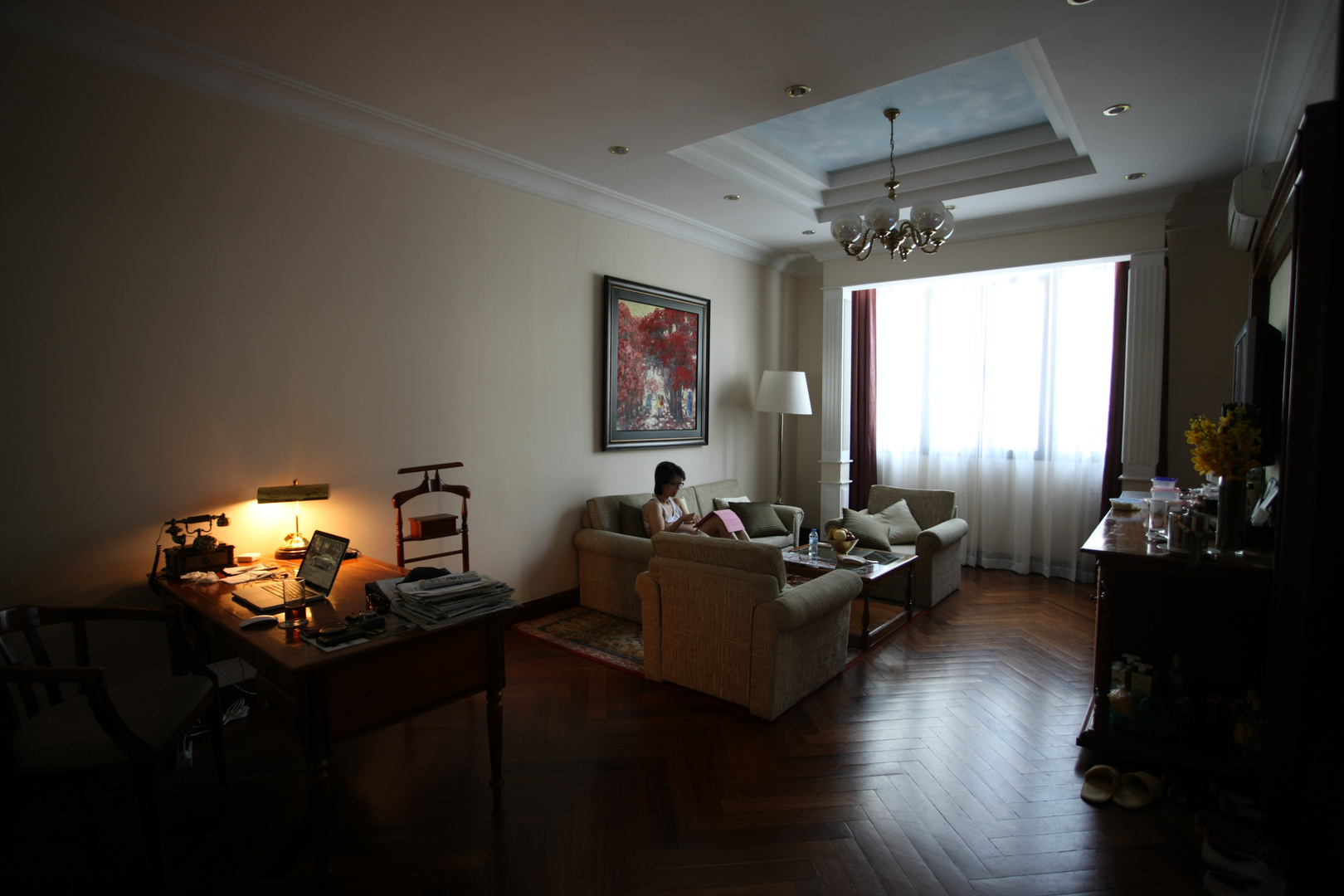 PAT_1714Le salon de notre suite au Majestic de Saïgon en 2014...