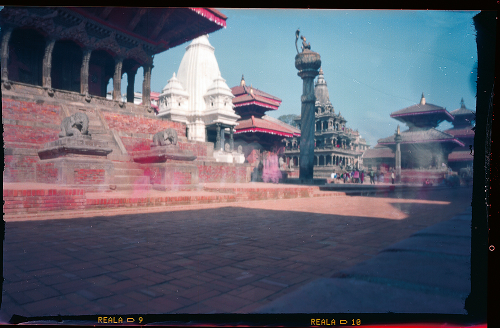 patan/kathmandu 2002 olpe lochkamera