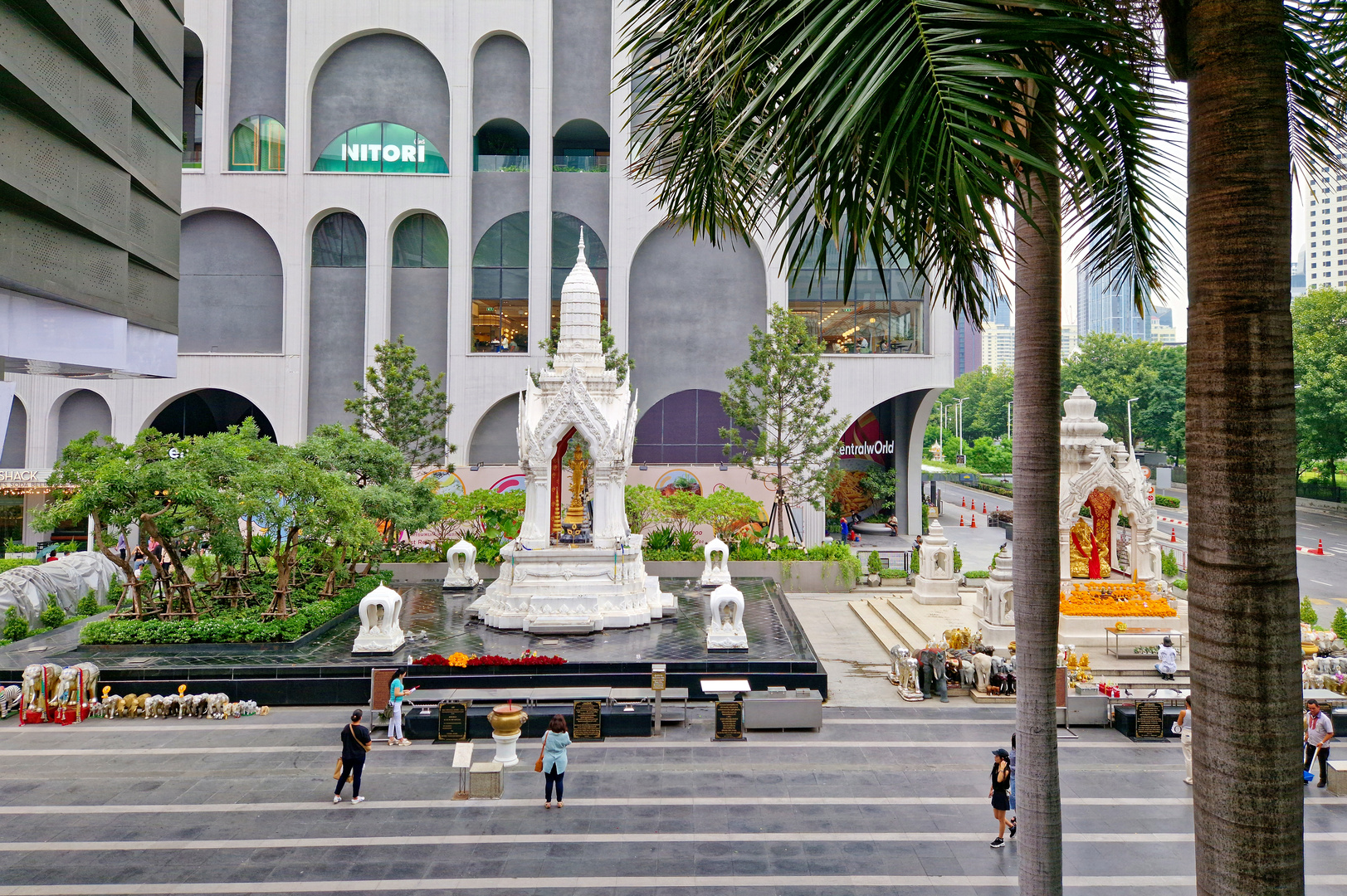 Pathum Wan - Trimurti  und Ganesha Shrine