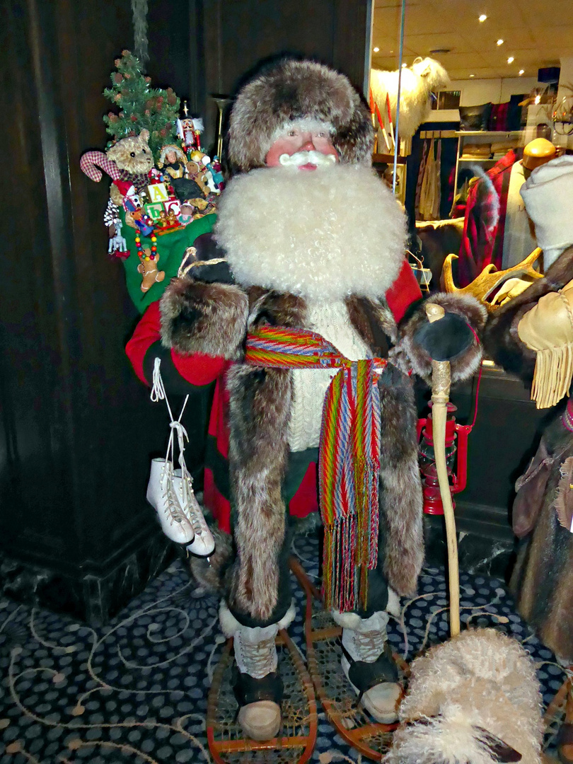 Patins à glace ou bottes en peau de phoque sur raquettes pour le père Noel ?