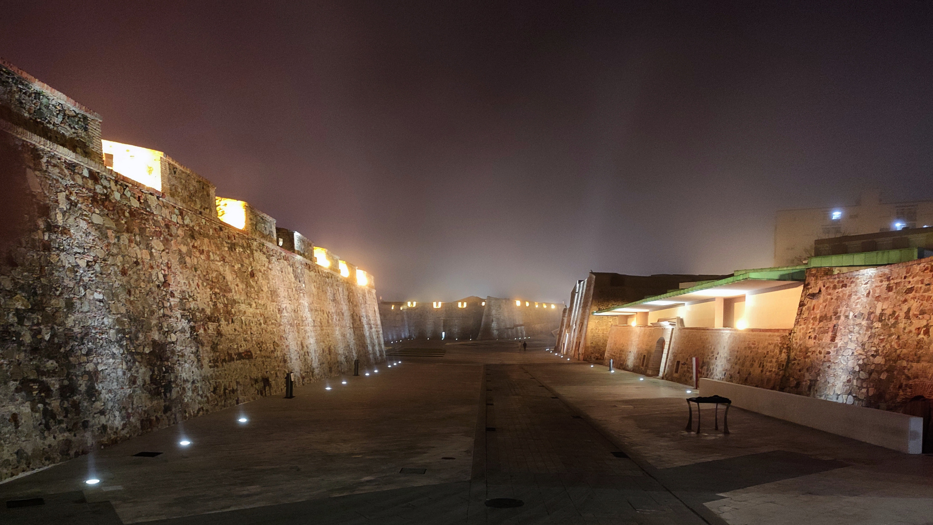 PATIO DE ARMAS MURALLAS REALES ( CEUTA )