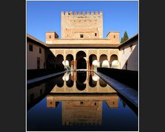 Patio de los Arrayanes mit Torre de Comares