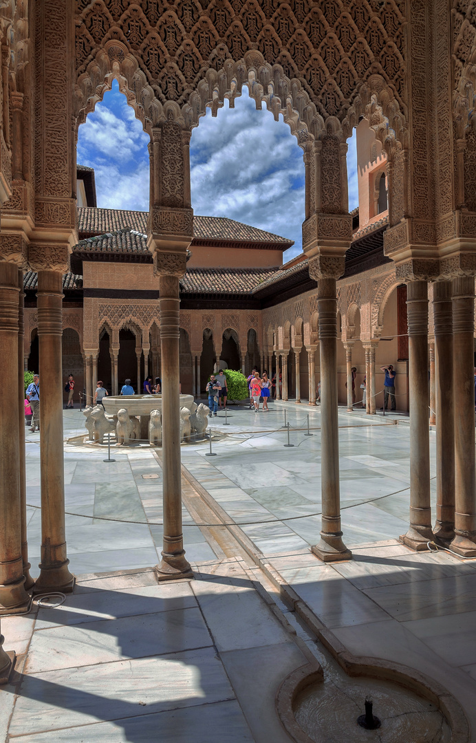 PATIO DE LOS LEONES