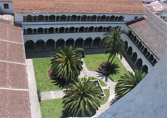 PATIO INTERNO ANTIGUO DE MI CIUDAD