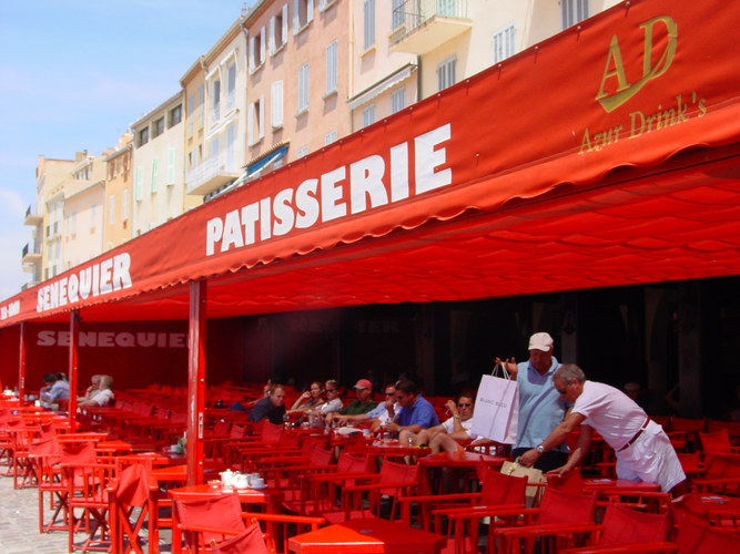 Patisserie in Rot