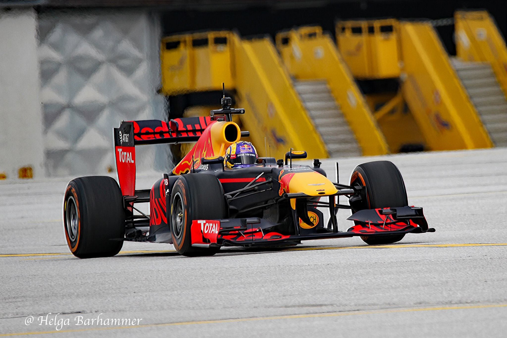 Patrick Friesacher im F1 Red Bull  beim Flughafenfest in Salzburg